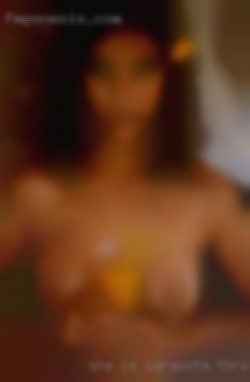 She is 5'3 , 36dd, love Sarasota threesome to be dominated.