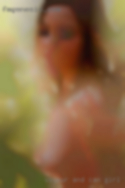 Voyeur girl for a couple and can be an exhibitionist.